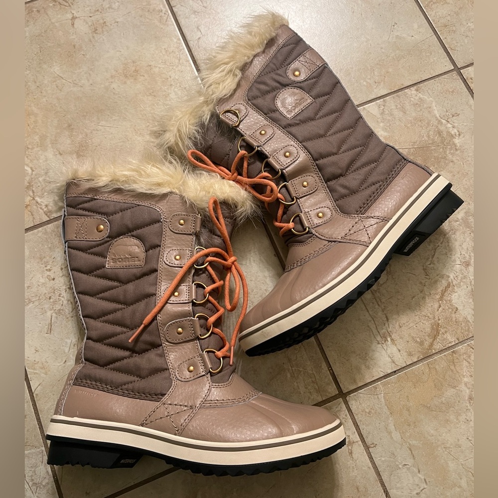 Sorel NWOB Women’s Tan Winter Boots – Size 8.5